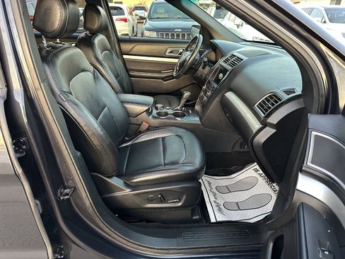 Used 2017 Ford Explorer XLT w/ Equipment Group 202A image 13