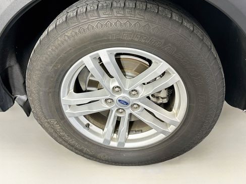 Used 2023 Ford Explorer XLT w/ Equipment Group 202A RWD image 11