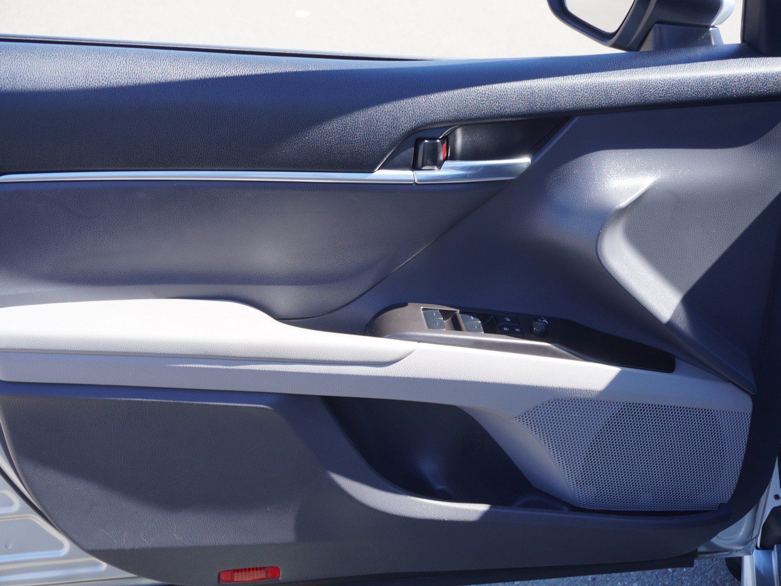 Used 2023 Toyota Camry SE FWD image 16