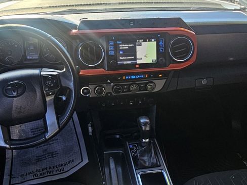 Used 2017 Toyota Tacoma TRD Off-Road image 11