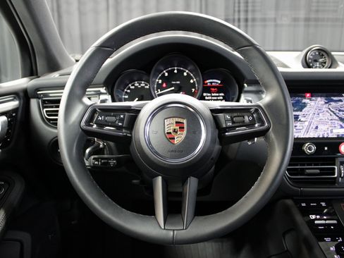 Certified 2025 Porsche Macan image 27