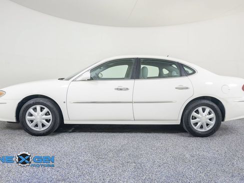Used 2006 Buick LaCrosse CXL w/ Chrome Appearance Package FWD image 4