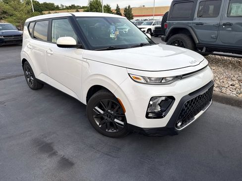 Used 2022 Kia Soul EX FWD image 2
