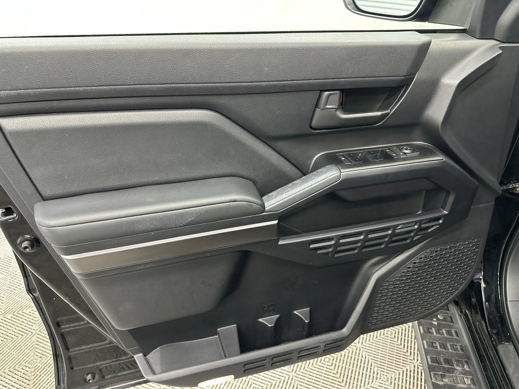 Used 2025 Toyota 4Runner SR5 AWD/4WD image 10
