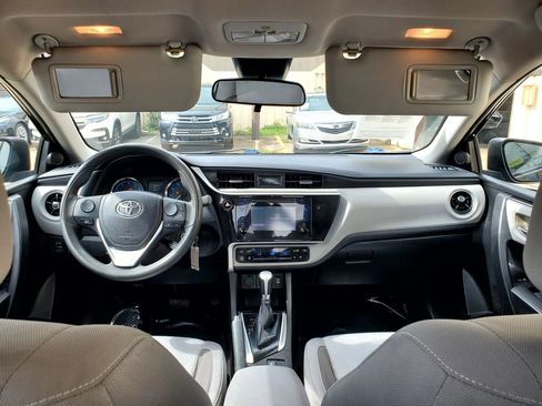 Used 2018 Toyota Corolla LE w/ Carpet Mat Package (TMS) FWD image 40