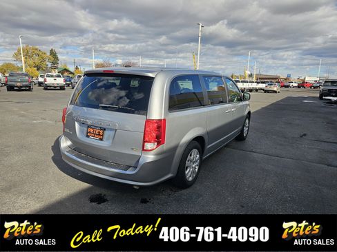 Used 2018 Dodge Grand Caravan SE w/ UConnect Hands-Free Group image 4