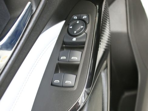 Used 2024 Chevrolet Trax LT w/ LT Convenience Package FWD image 17