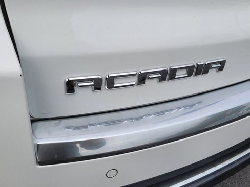 Used 2016 GMC Acadia SLE image 10