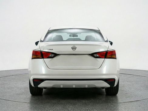 Used 2025 Nissan Altima 2.5 SV image 7
