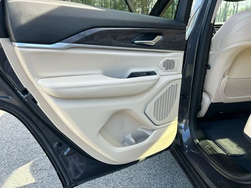 Used 2022 Jeep Grand Cherokee Limited image 34