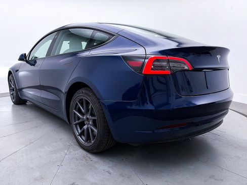 Used 2022 Tesla Model 3 Standard Range image 11