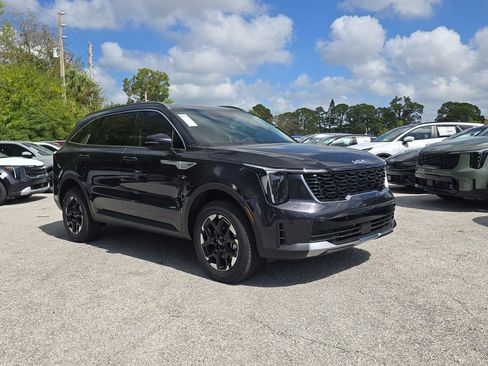 New 2026 Kia Sorento S image 2