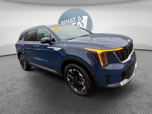 New 2025 Kia Sorento S image 1
