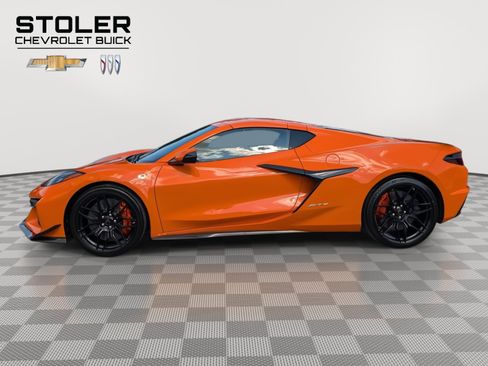Used 2023 Chevrolet Corvette Z06 w/ Z07 Performance Package image 2