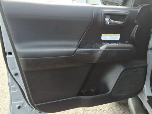 Used 2020 Toyota Tacoma TRD Off-Road w/ TRD Premium Off Road Package image 27