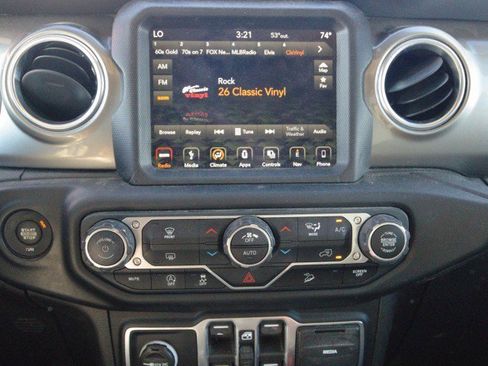 Used 2018 Jeep Wrangler Unlimited Sahara w/ Uconnect 4C Nav & Sound Group AWD/4WD image 20