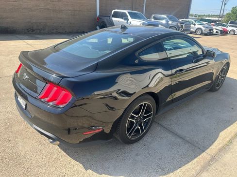 Used 2022 Ford Mustang Premium image 7