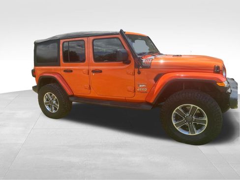 Used 2018 Jeep Wrangler Unlimited Sahara AWD/4WD image 28