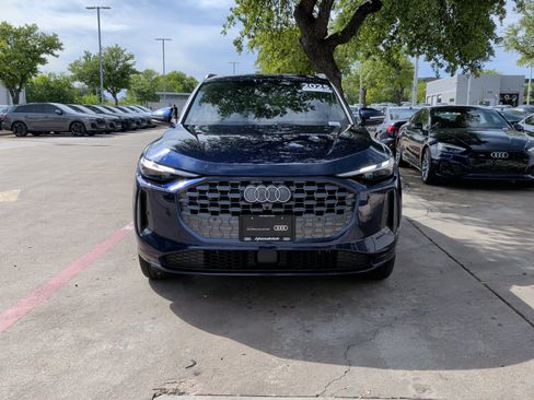 Certified 2025 Audi Q5 Premium w/ Convenience Package AWD/4WD image 3