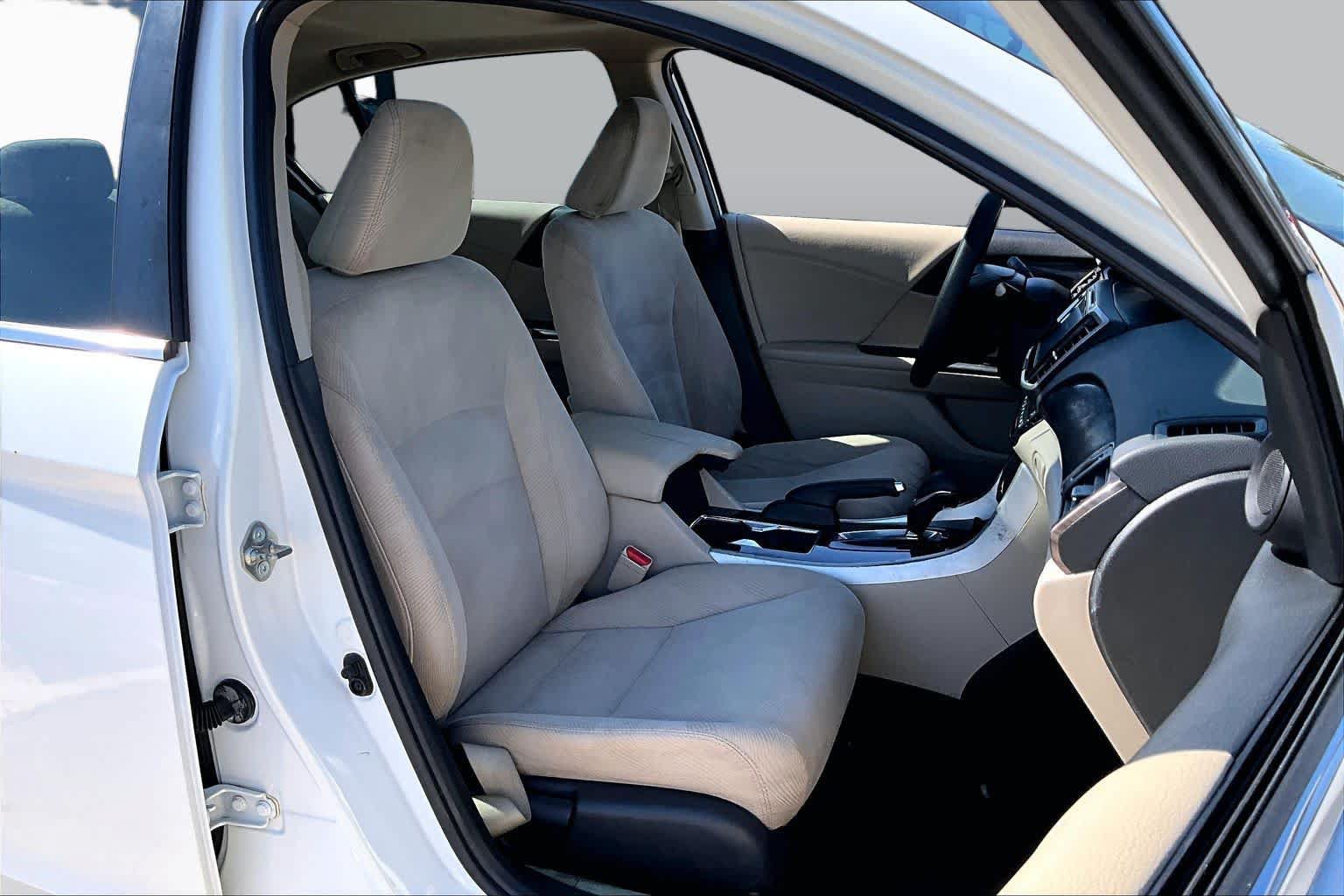 Used 2017 Honda Accord EX image 9
