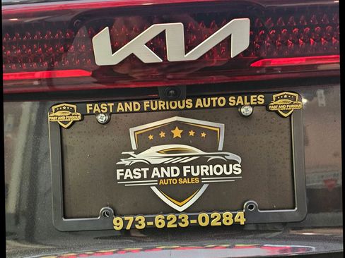 Used 2022 Kia Carnival LX image 29