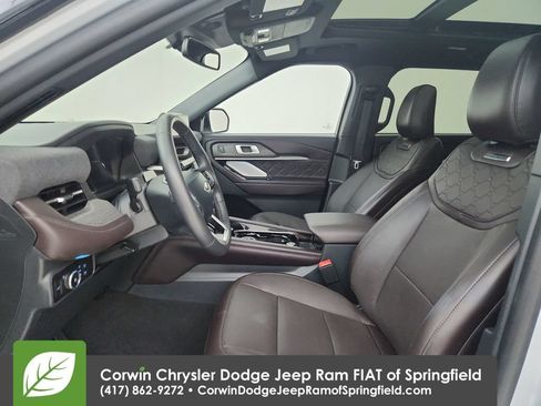 Used 2025 Ford Explorer Platinum w/ LUX Leather Package AWD/4WD image 18