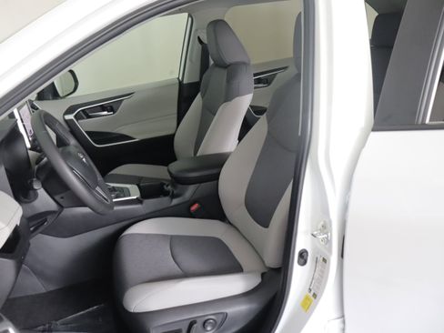 Used 2024 Toyota RAV4 XLE w/ Convenience Package AWD/4WD image 7