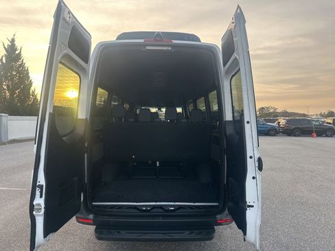 Used 2021 Mercedes-Benz Sprinter 2500 image 9