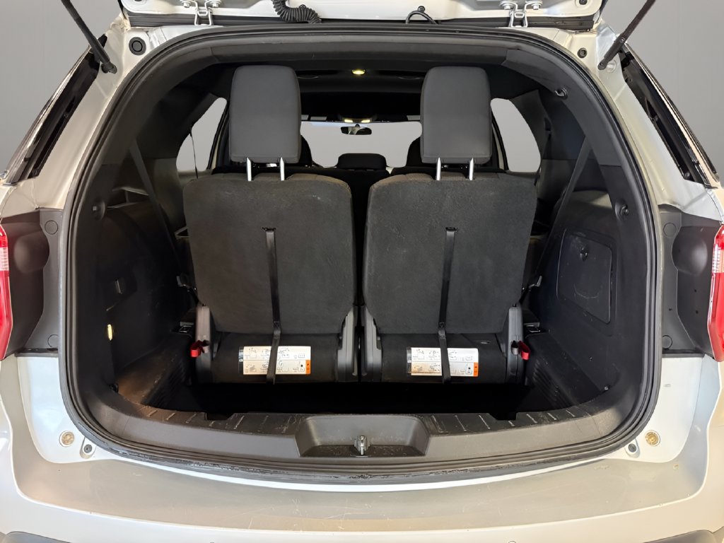 Used 2017 Ford Explorer XLT FWD image 9