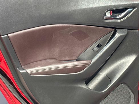 Used 2018 MAZDA MAZDA3 Touring image 11