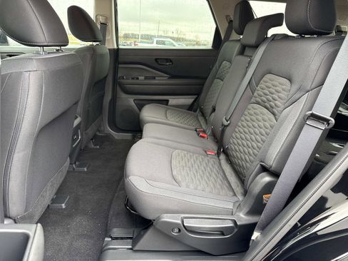 Used 2024 Nissan Pathfinder S image 22