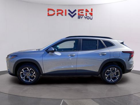 New 2026 Chevrolet Trax LT w/ Driver Confidence Package image 2