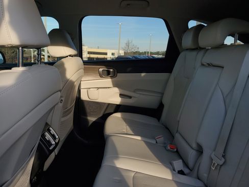 Used 2022 Kia Sorento S image 12