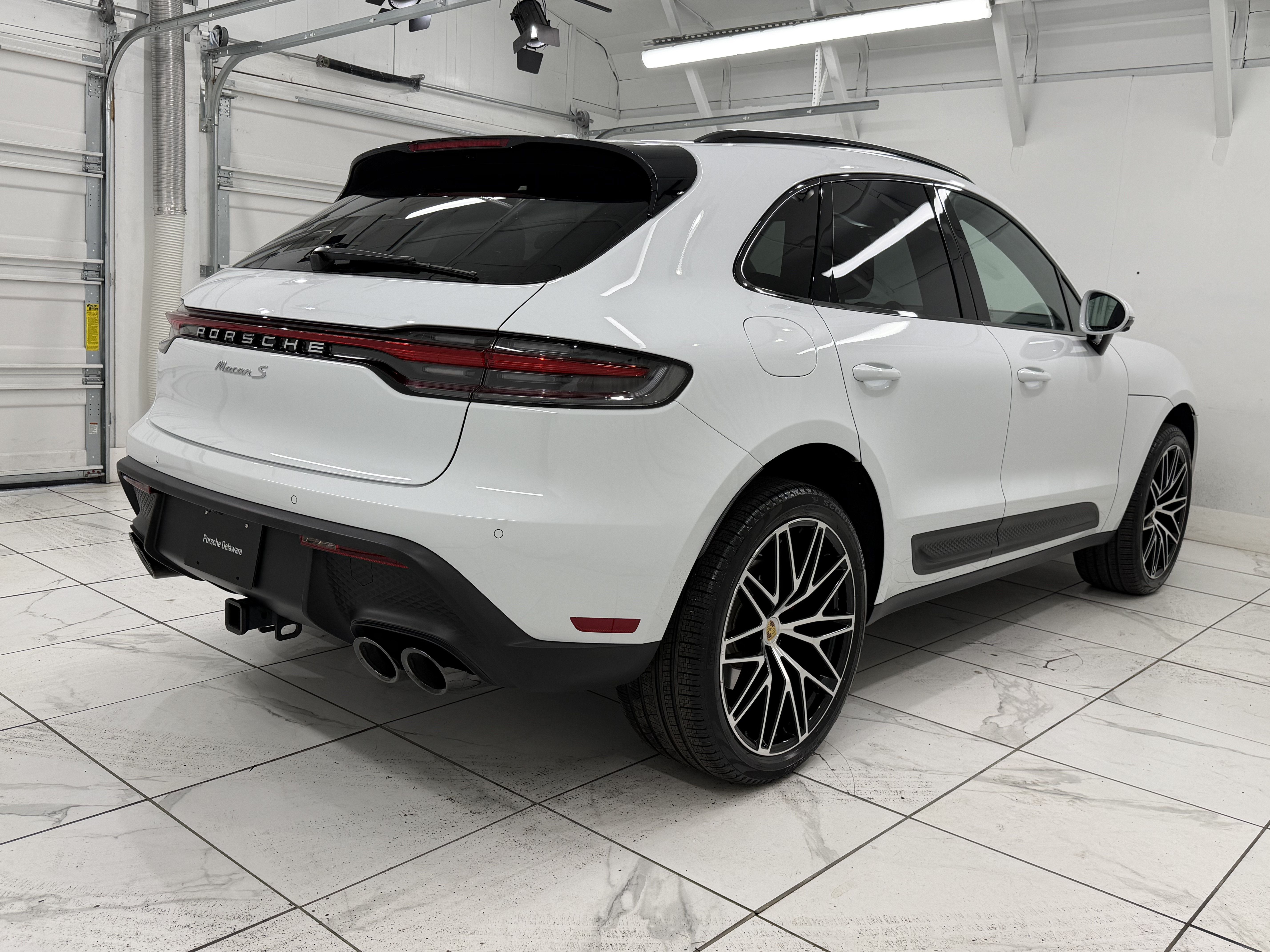 Certified 2024 Porsche Macan S AWD/4WD image 11
