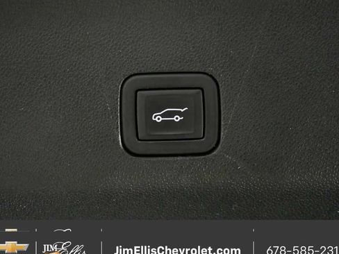 Certified 2024 Chevrolet Suburban LT RWD image 33