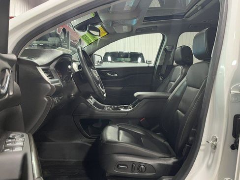 Certified 2023 GMC Acadia SLT w/ Elevation Edition AWD/4WD image 12