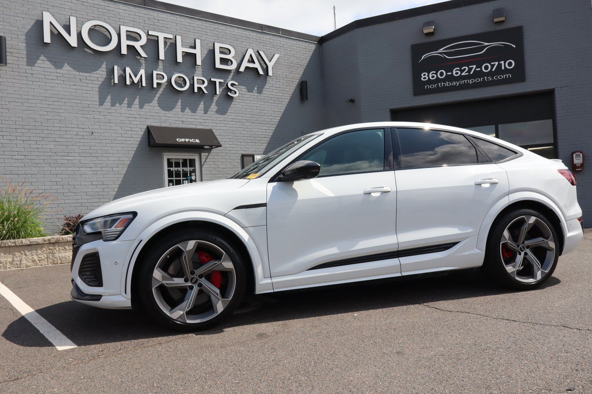 Used 2024 Audi SQ8 e-tron Prestige w/ Prestige Package AWD/4WD image 1