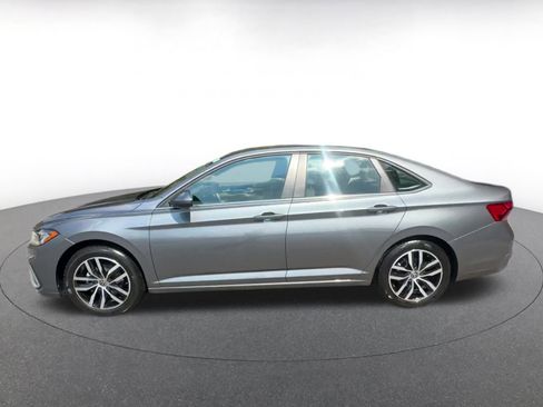 Used 2025 Volkswagen Jetta SE image 9