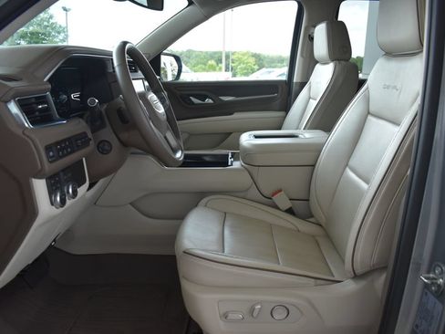 Used 2024 GMC Yukon Denali AWD/4WD image 4