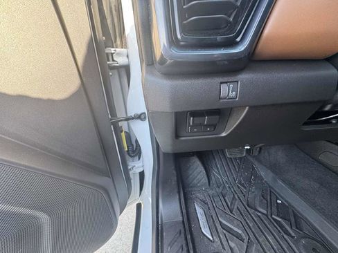 Used 2025 GMC Canyon AT4 w/ AT4 Premium Package image 15