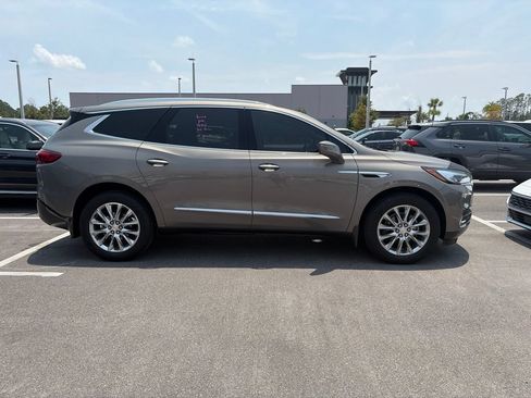 Used 2018 Buick Enclave Premium FWD image 2