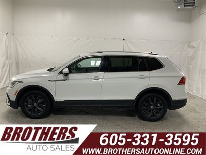 Used 2024 Volkswagen Tiguan SE w/ Panoramic Sunroof Package