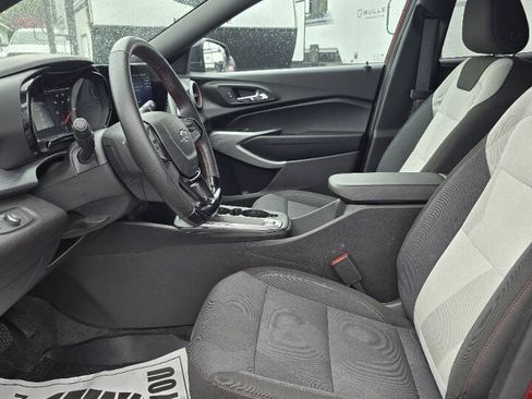 Used 2025 Chevrolet Trax RS FWD image 10