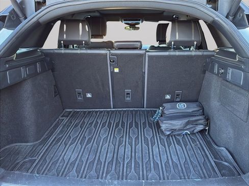 Used 2019 Land Rover Range Rover Velar R-Dynamic SE image 10