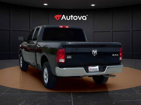 Used 2024 RAM 1500 Classic SLT AWD/4WD image 3