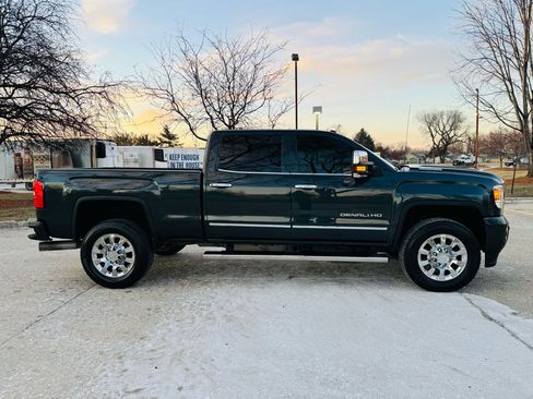 Used 2019 GMC Sierra 2500 Denali w/ Duramax Plus Package image 2