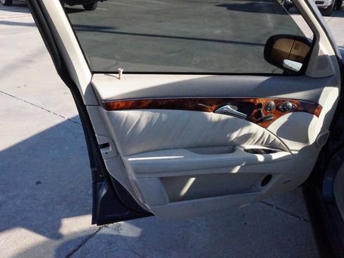 Used 2004 Mercedes-Benz E 500 4MATIC Wagon image 9