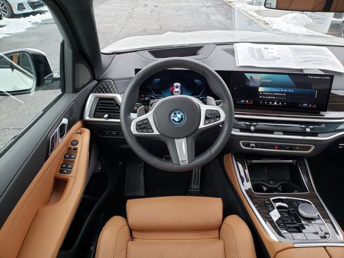 Used 2025 BMW X5 xDrive50e w/ M Sport Package image 14