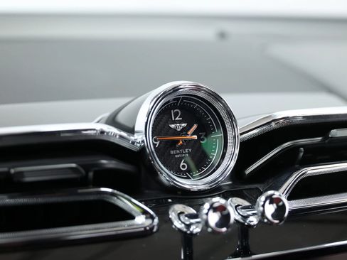 Used 2022 Bentley Bentayga AWD/4WD image 40