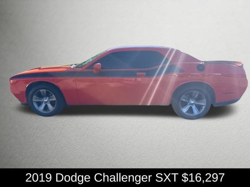 Used 2019 Dodge Challenger SXT RWD image 6